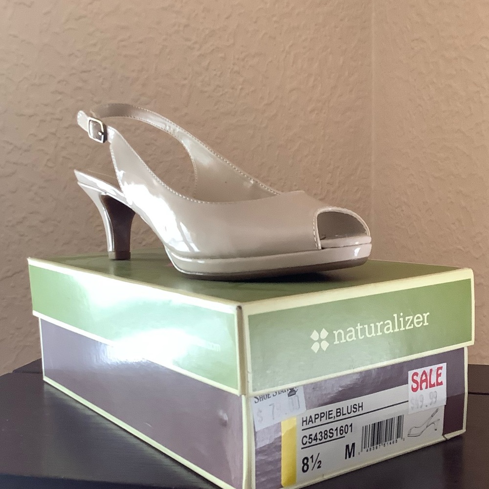 NWT Naturalizer N5 Comfort Pump- Happie